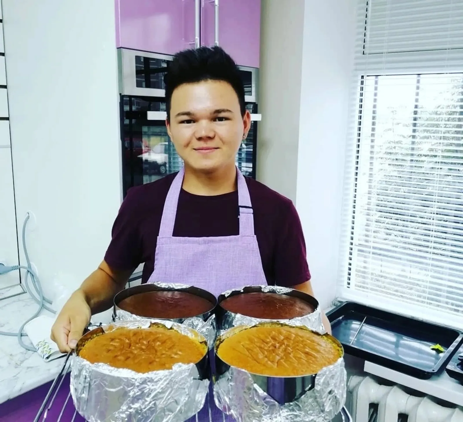 Йырлай-йырлай торт бешерә...