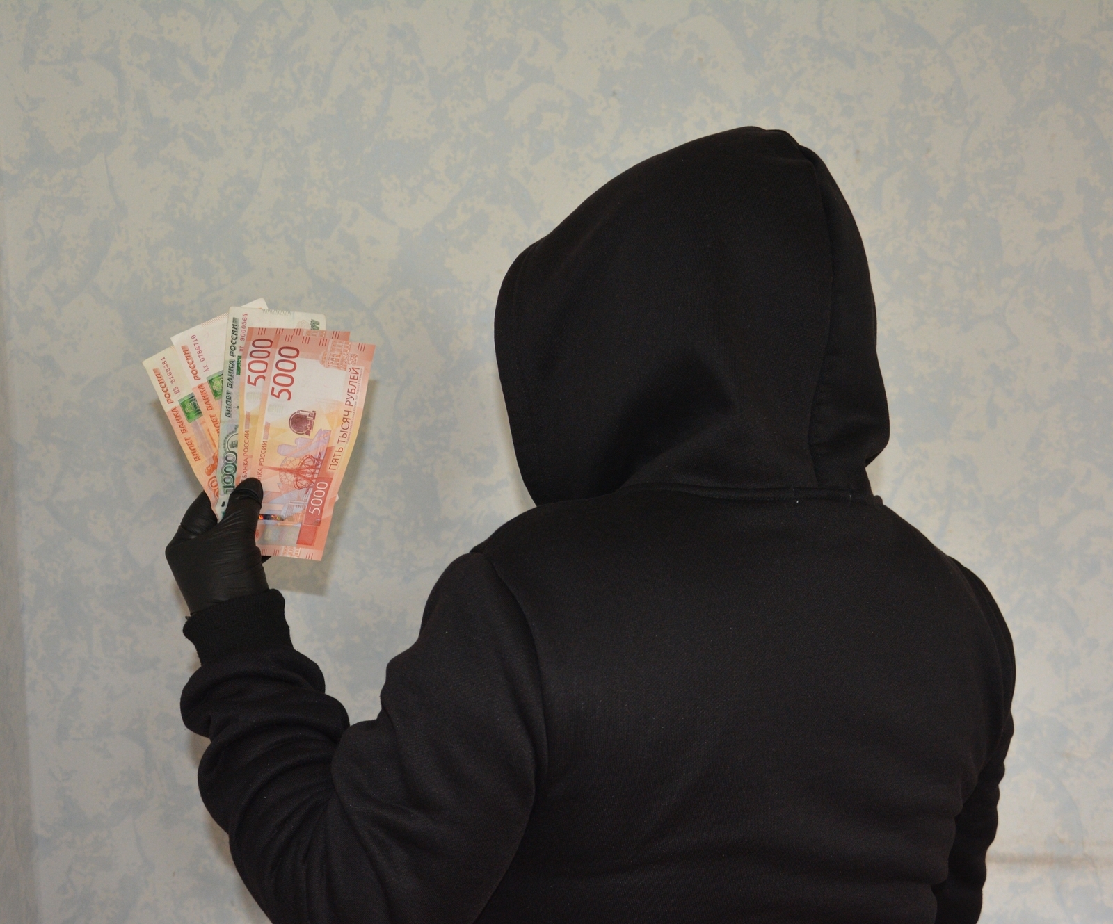 Өфөлә эш эҙләгән студент ҡыҙ 800 мең һумдан ашыу аҡсаһын юғалтҡан