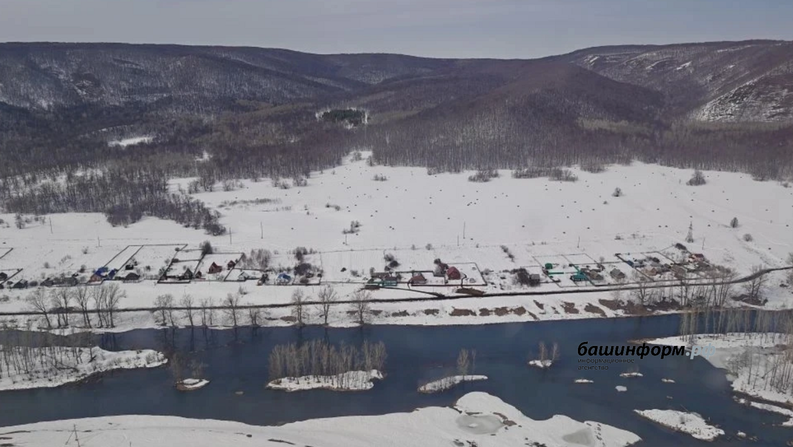 Радий Хәбиров ҡош бейеклегенән йылғаларҙың торошон күрһәтте