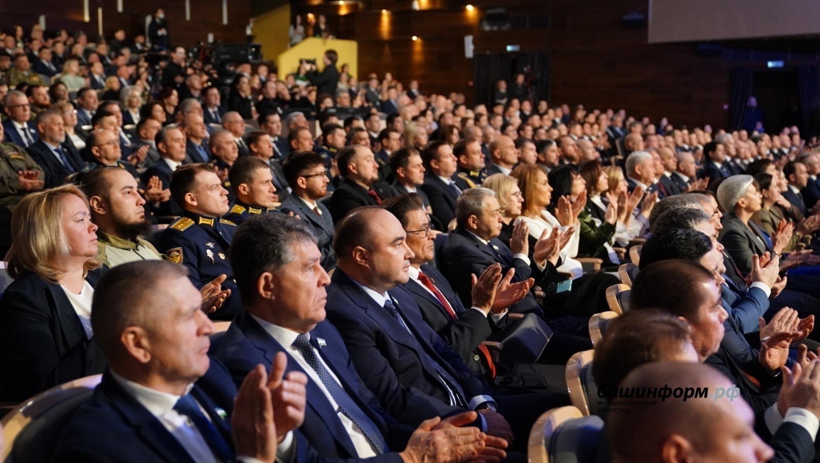 Алдынғы предприятиеларға - Шайморатов ордены